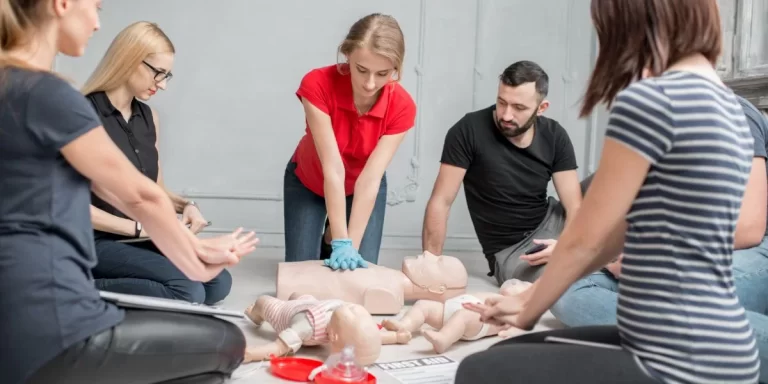 tecaj delavnica prve pomoci postopki ozivljanja masaza srca